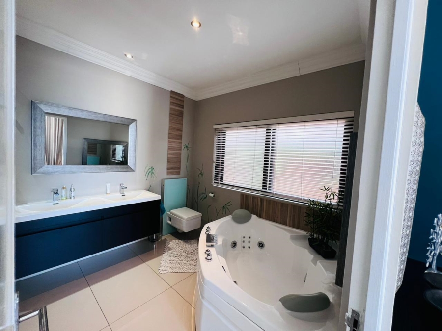 5 Bedroom Property for Sale in Pecanwood Estate North West